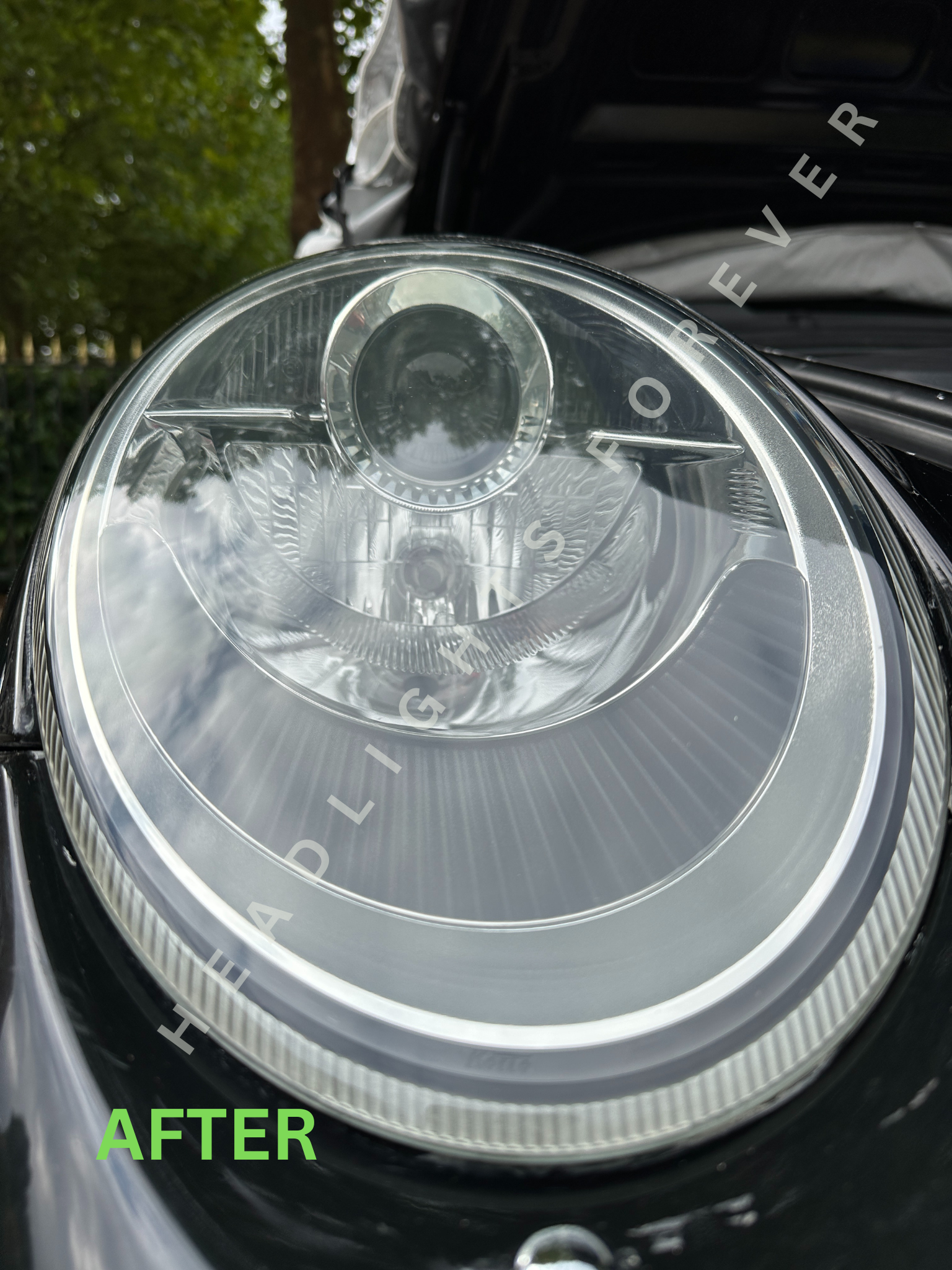 Porsche 911 headlight after restoration